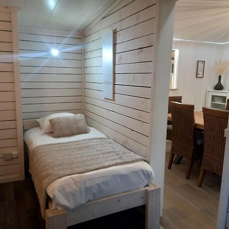 Le Chalet Du Lac Villa Робервил Екстериор снимка