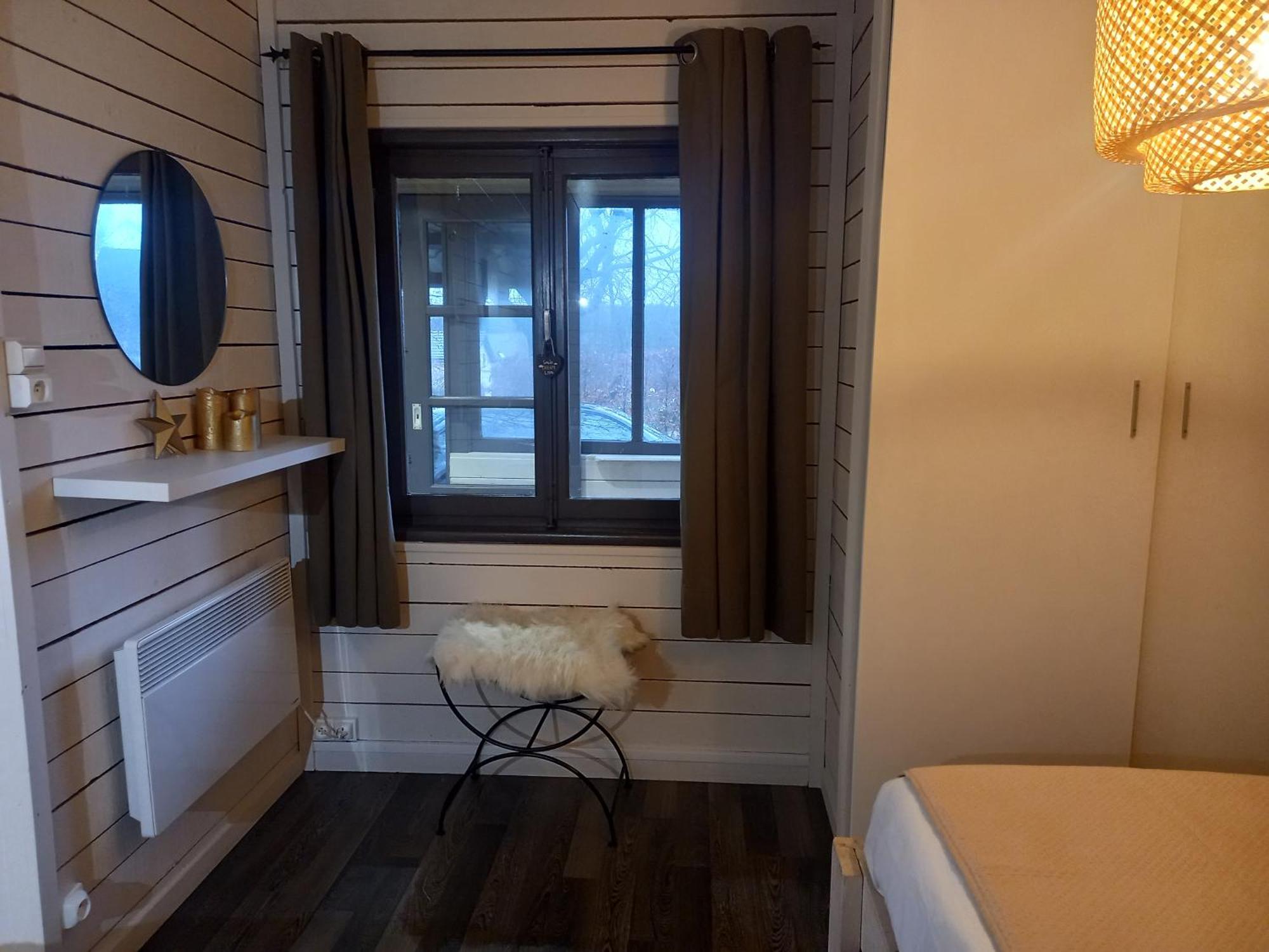 Le Chalet Du Lac Villa Робервил Екстериор снимка