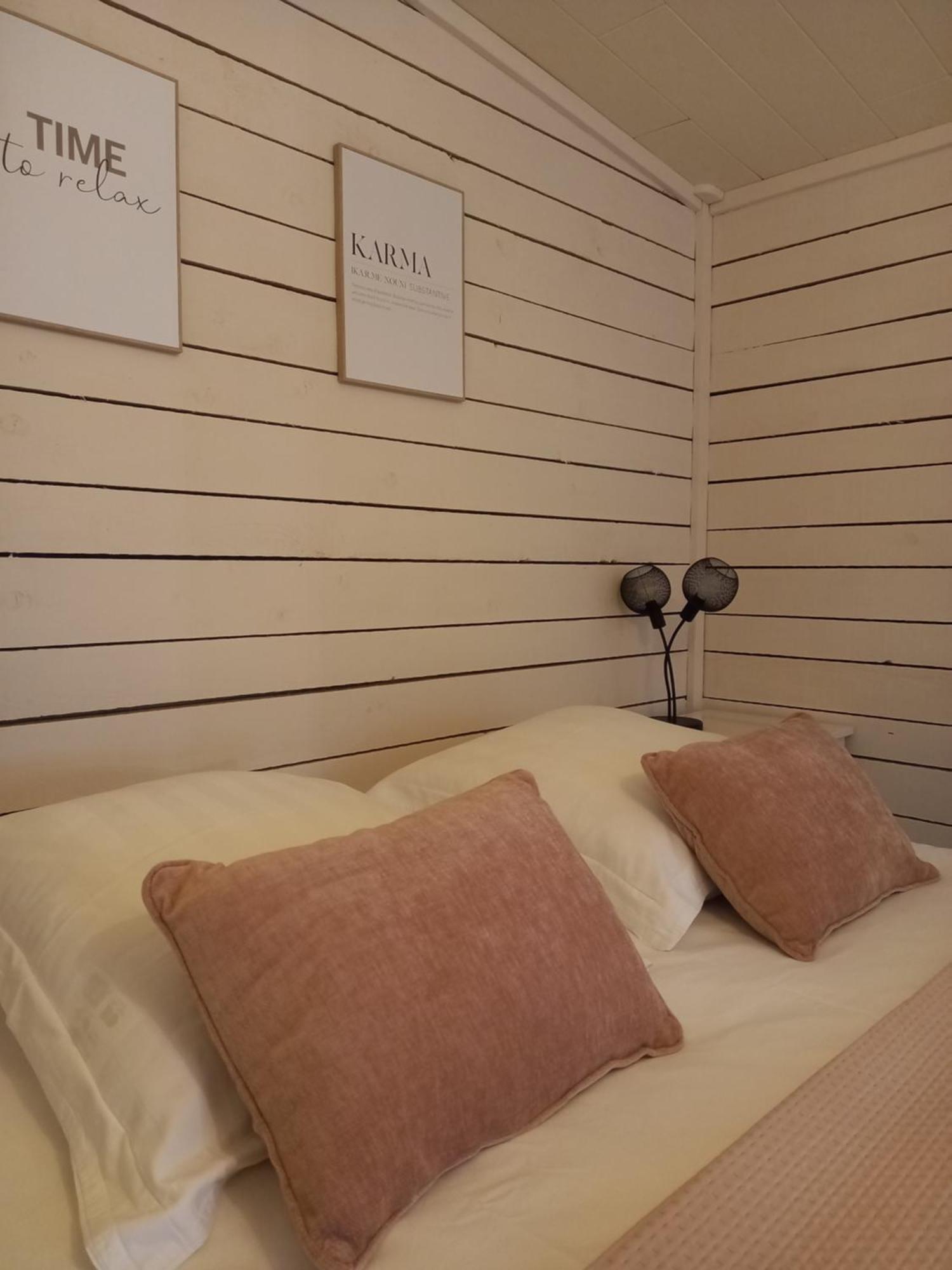 Le Chalet Du Lac Villa Робервил Екстериор снимка
