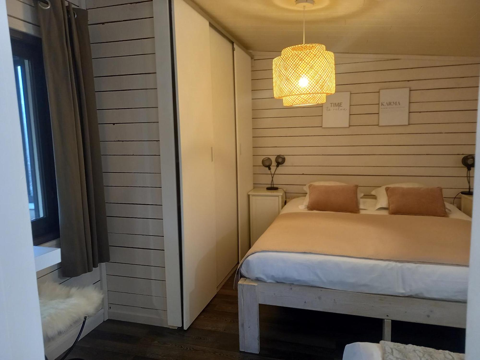 Le Chalet Du Lac Villa Робервил Екстериор снимка